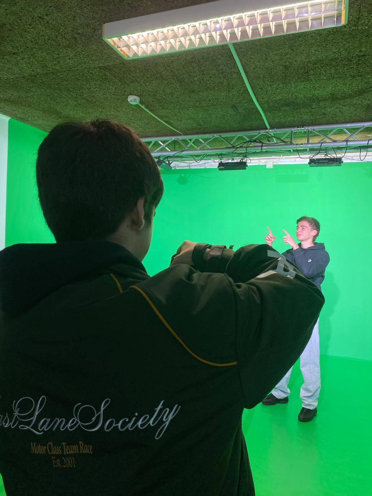 Fotos no estúdio para outdoor da escola com o prof. Felippe Vaz